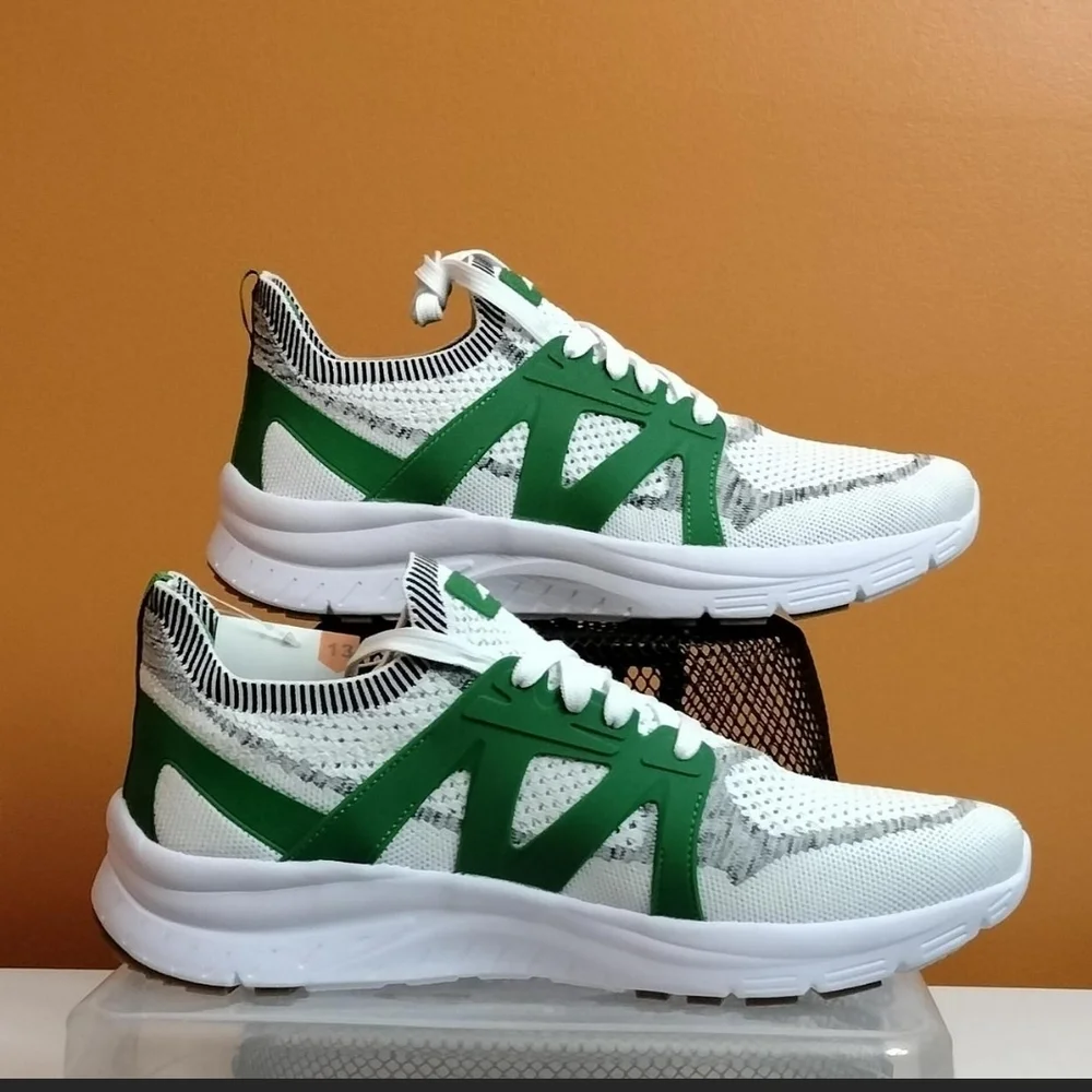 (NWT) Men's Avia Green and White Athletic Sneakers Size 13
